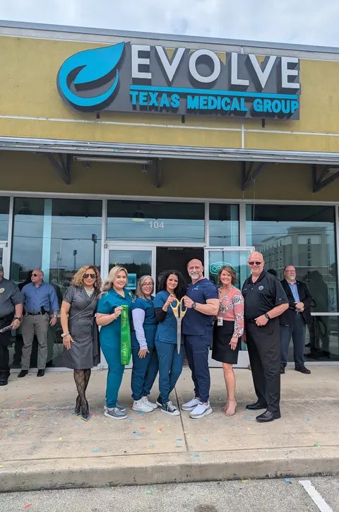 The Evolve team and guests at the Live Oak ribbon cutting